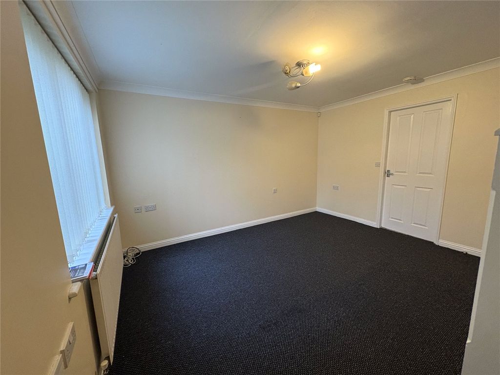 Property photo 3 of 9 Livingroom