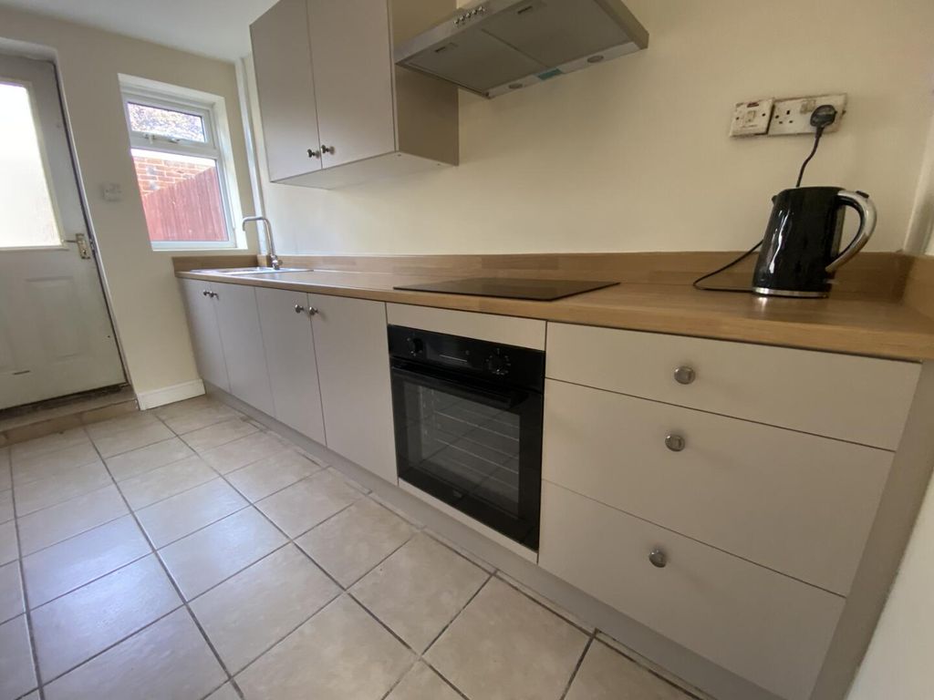 Property photo 3 of 9 Kitchen