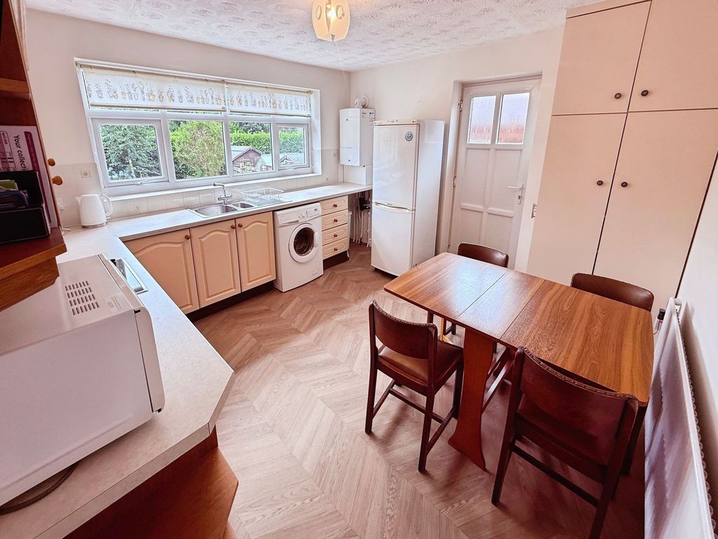 Property photo 3 of 16 Kitchen Diner