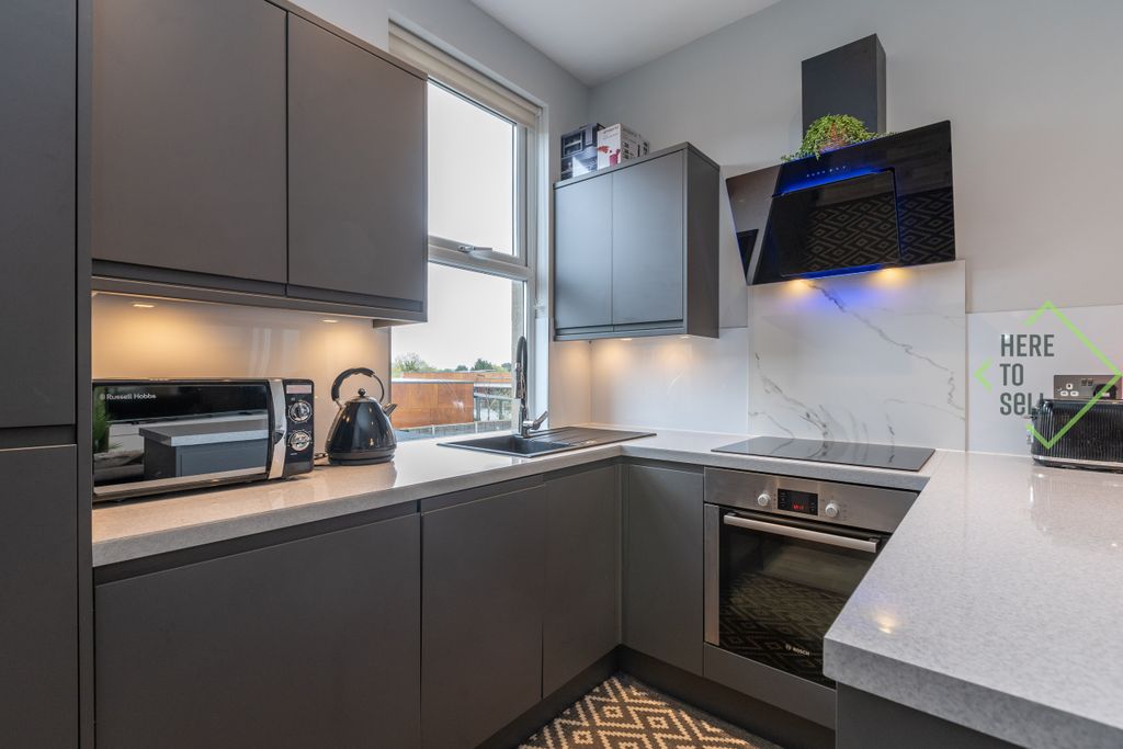 Property photo 2 of 19 28 Sketty Road En1 3Se-20