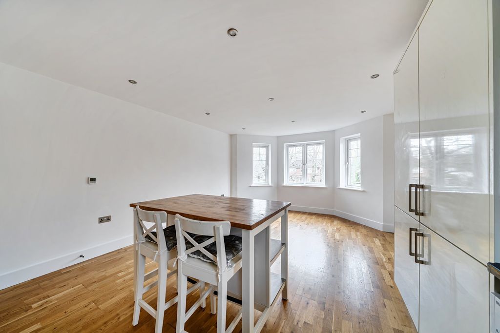 Property photo 2 of 15 Picture No. 13