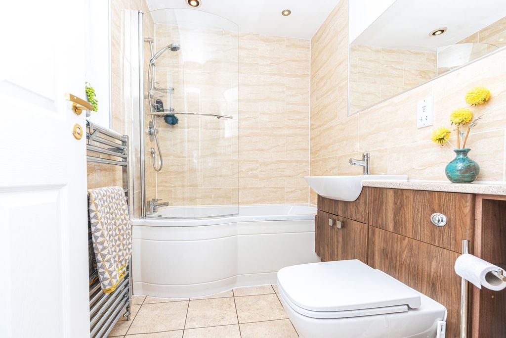 Property photo 2 of 29