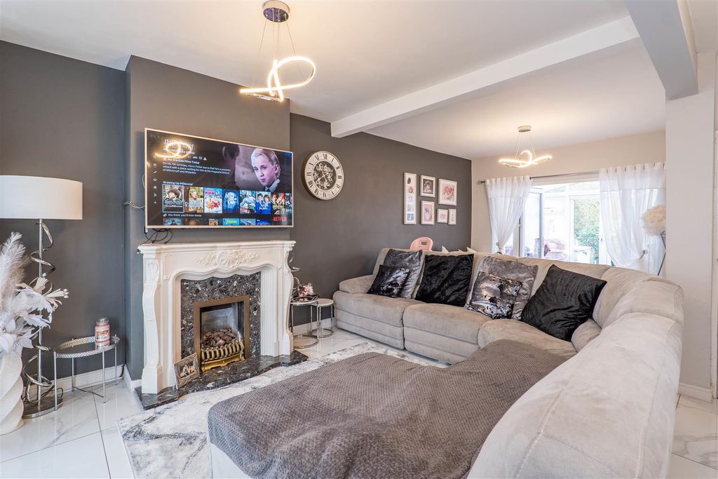 Property photo 2 of 20 Lounge/Diner