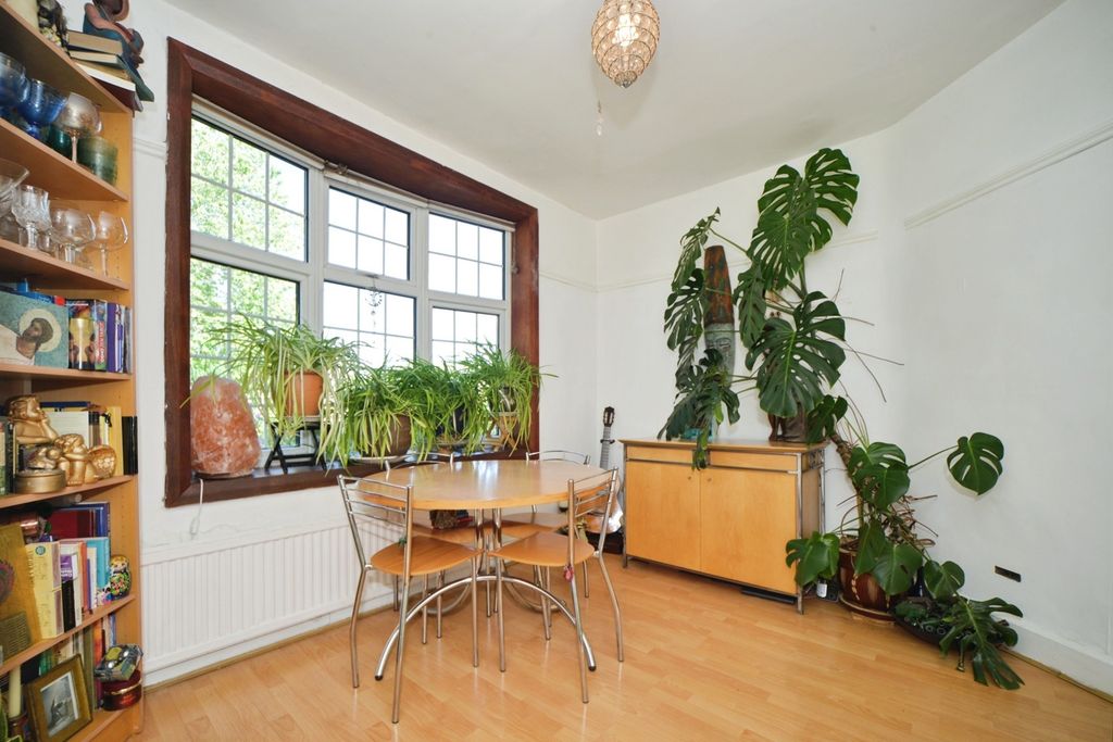 Property photo 2 of 16 Photo