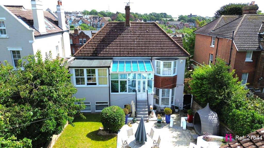 Property photo 2 of 40
