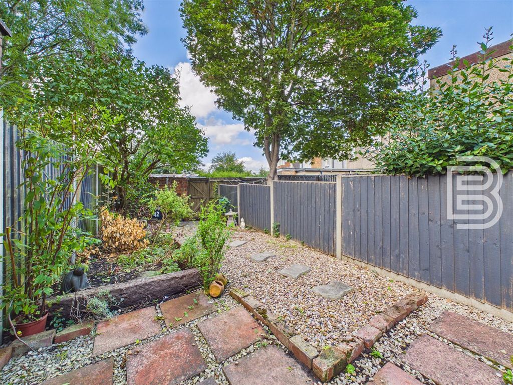 Property photo 2 of 12 Garden (1).Jpg
