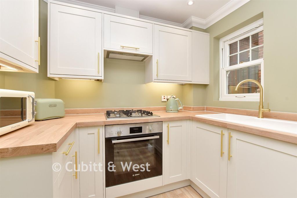 Property photo 3 of 14 Kitchen