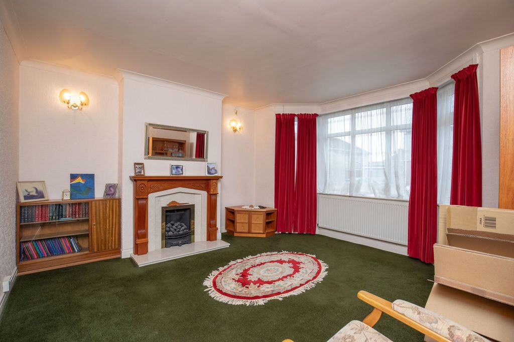 Property photo 2 of 32