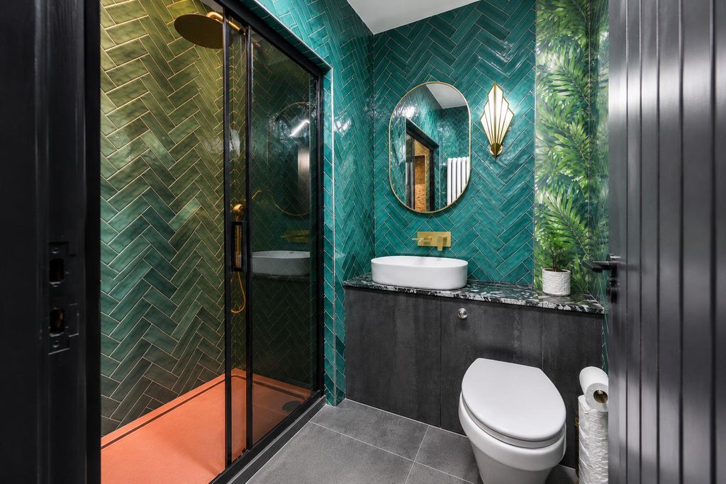Property photo 2 of 8 Bathroom.Png
