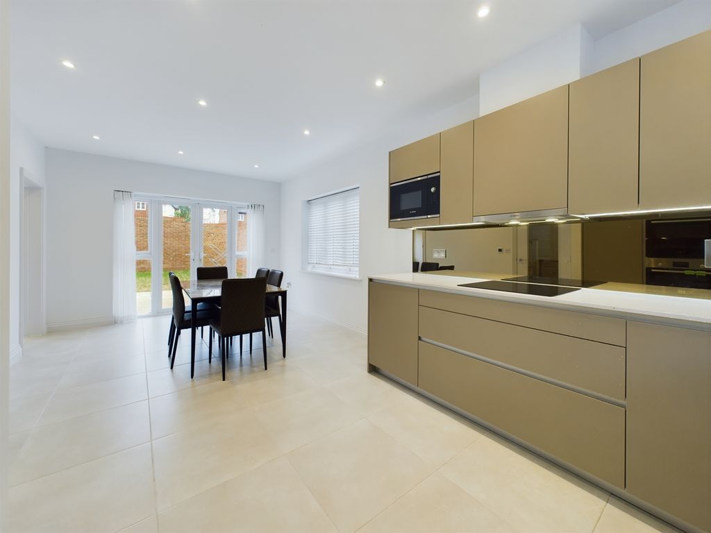 Property photo 3 of 16 Cam02119G0-Pr0075-Still007