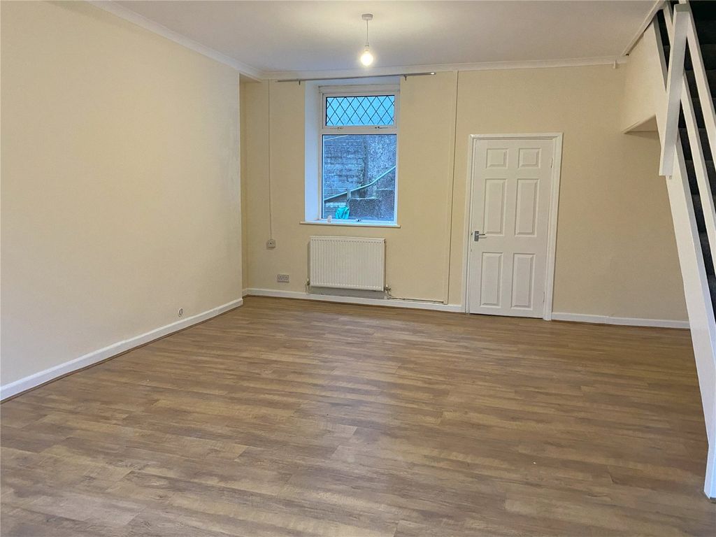 Property photo 2 of 13 Picture No. 12