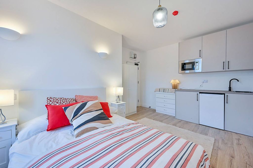 Property photo 3 of 4