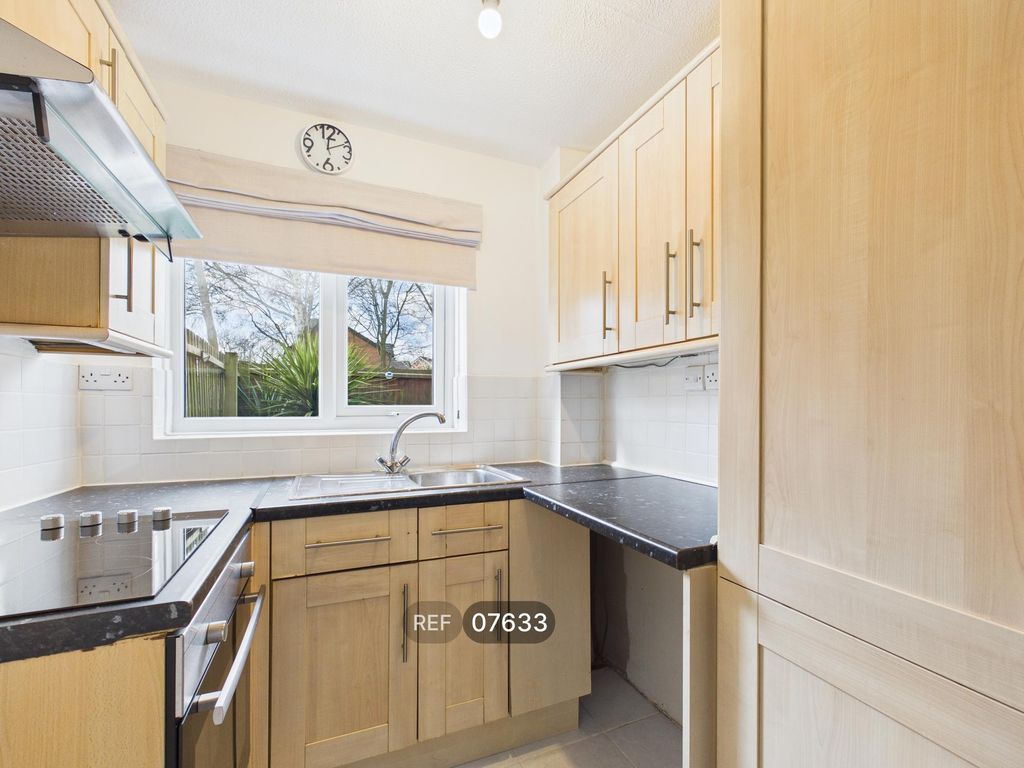 Property photo 3 of 11 Kitchen