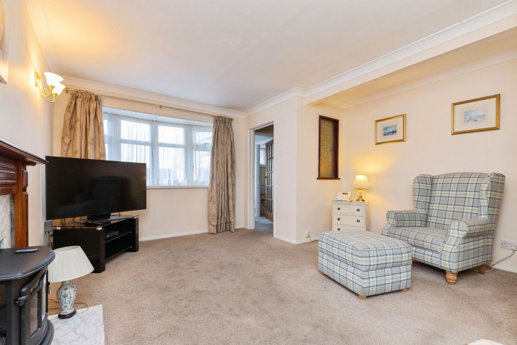 Property photo 3 of 20 Living Room