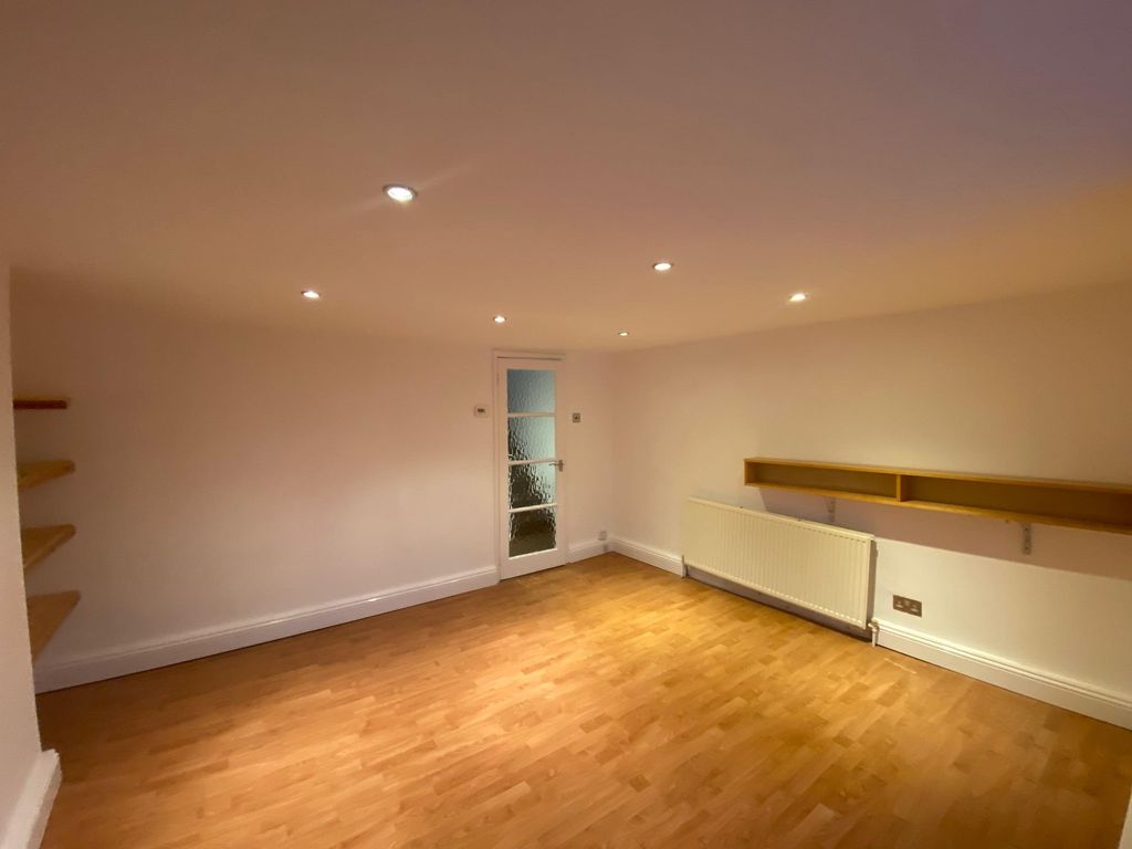 Property photo 2 of 7 Living Room
