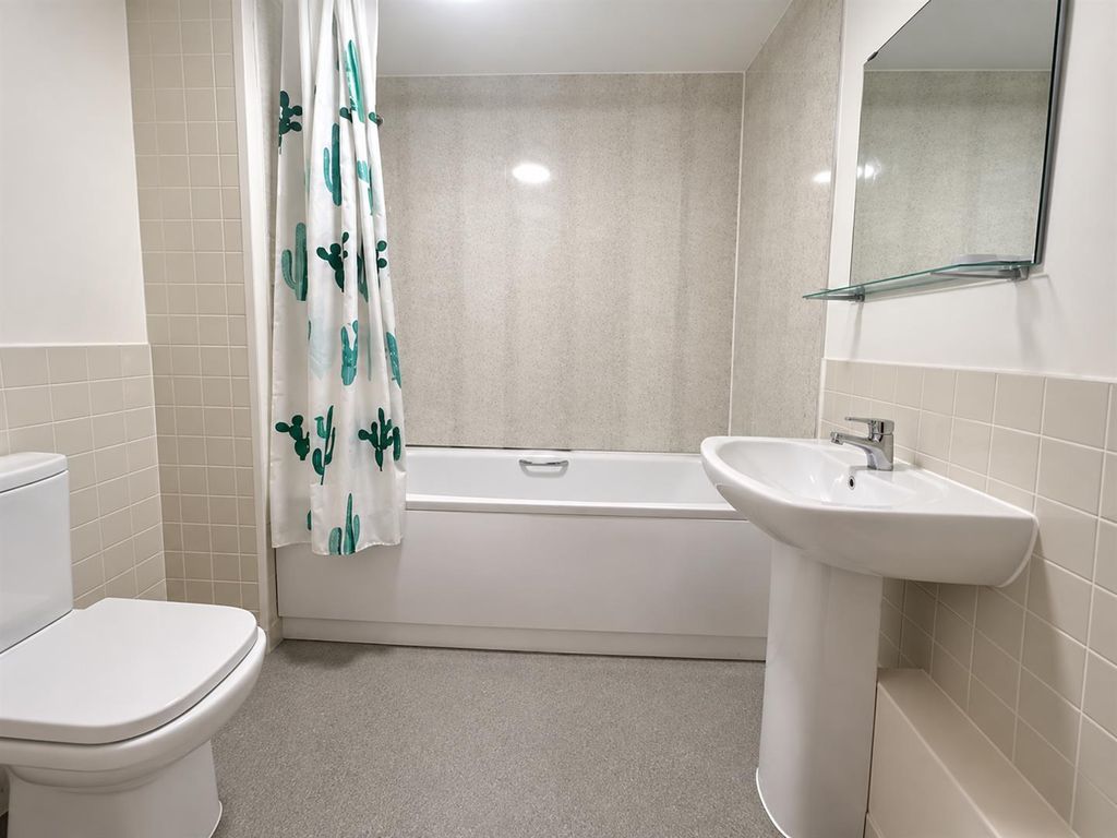 Property photo 3 of 9 Bathroom cv.Png