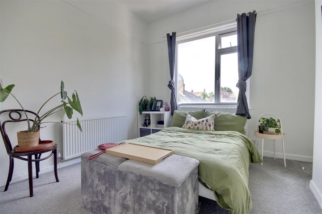 Property photo 3 of 9 29F0A245-3F3D-466B-98Af-210Fb407Dd30_1_201_A.Jpeg