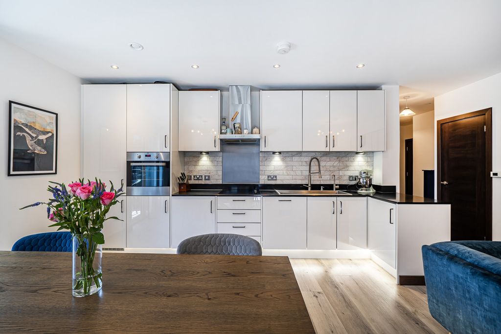 Property photo 3 of 15 1480828-6-6A390F7...