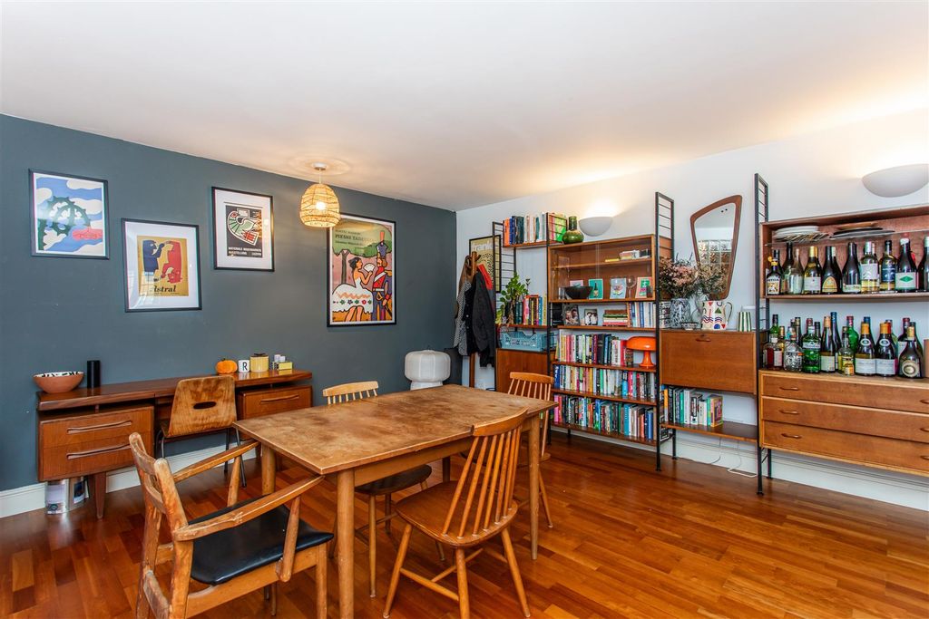 Property photo 3 of 15 Dining Area