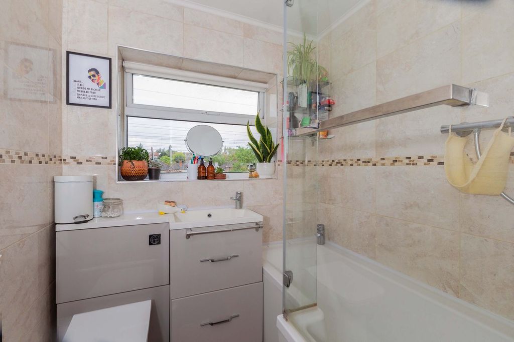 Additional image 7 of 2 bed flat for saleBrunel Road, Maidenhead SL6