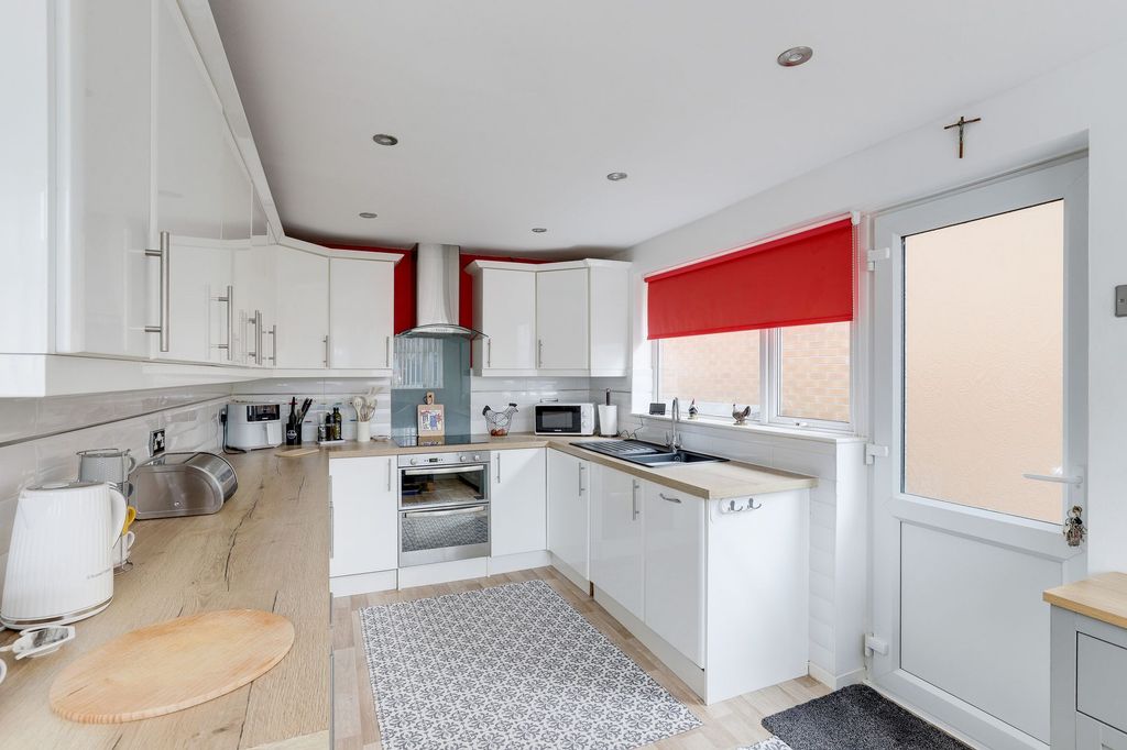 Property photo 2 of 30