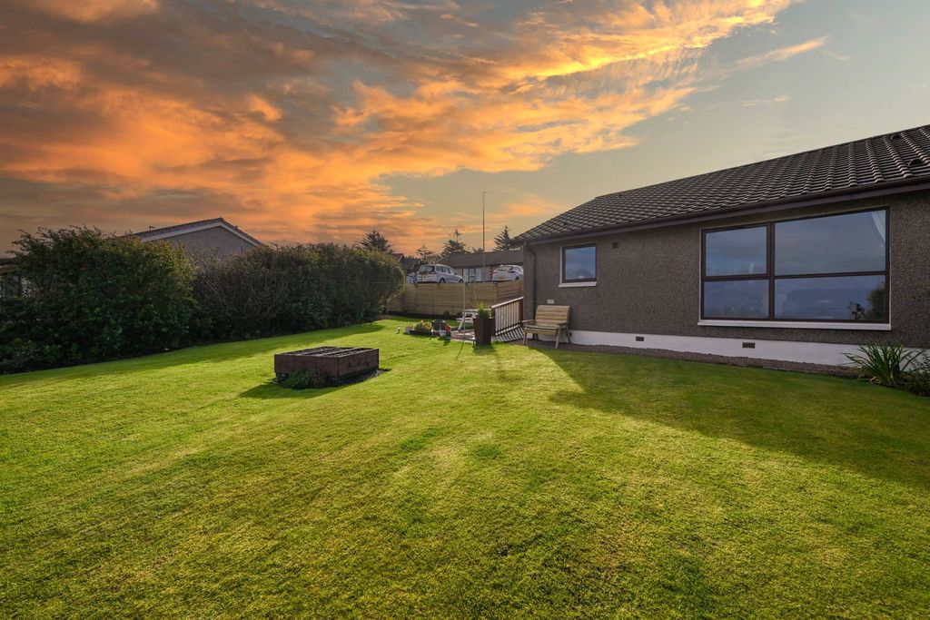 Property photo 2 of 36