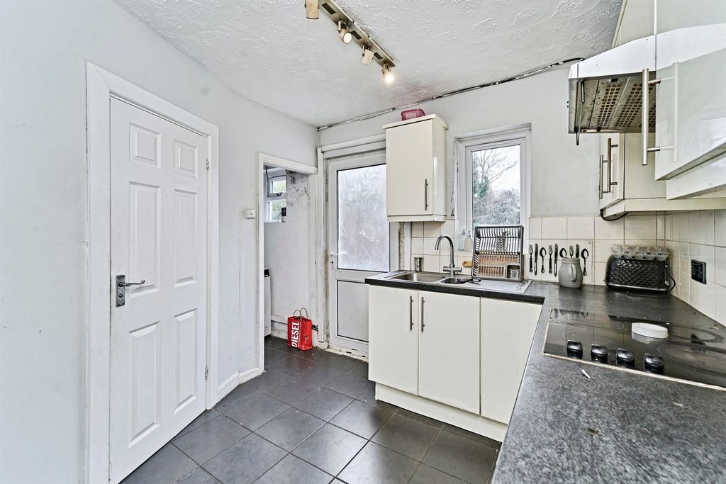 Property photo 3 of 20