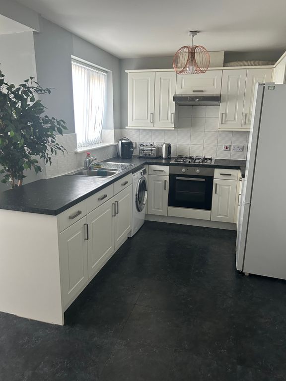 Property photo 1 of 10 Kitchen