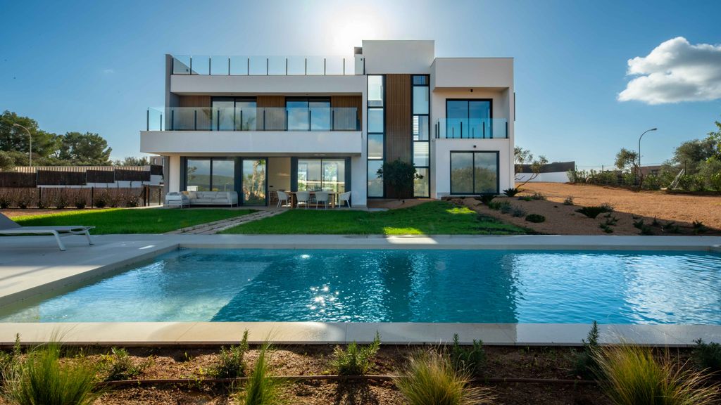 Property photo 1 of 27 81591 Small-14.Jpg