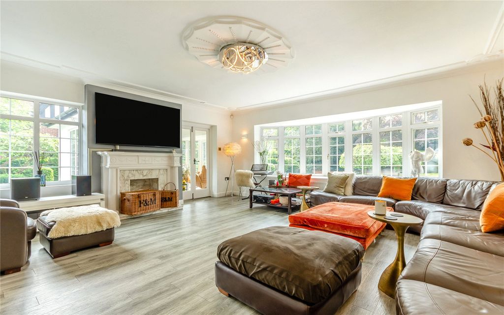 Property photo 3 of 22 Sitting Room