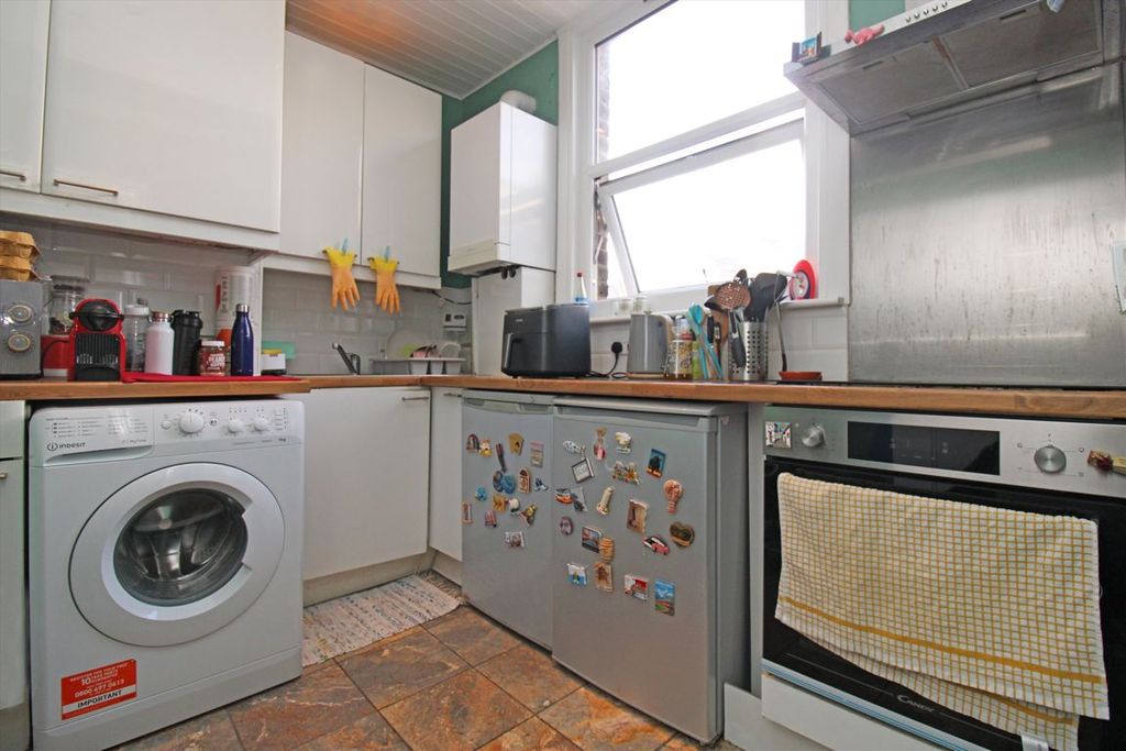 Property photo 3 of 5
