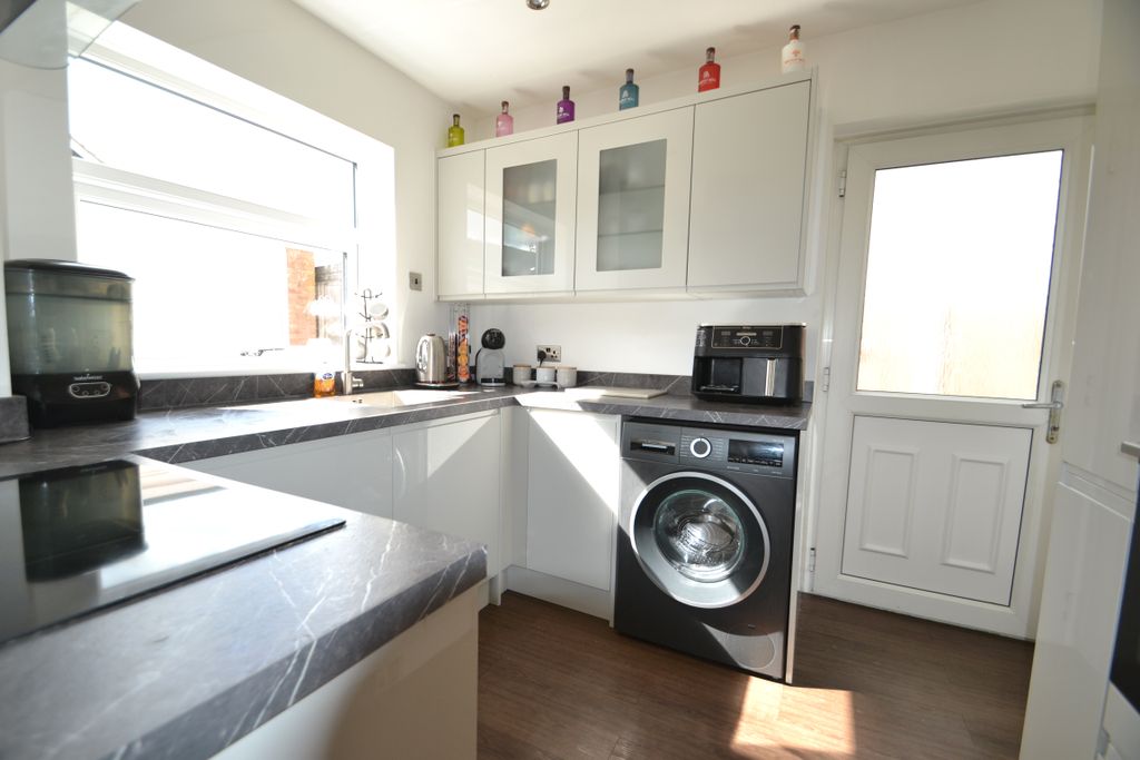 Property photo 3 of 14 Kitchen