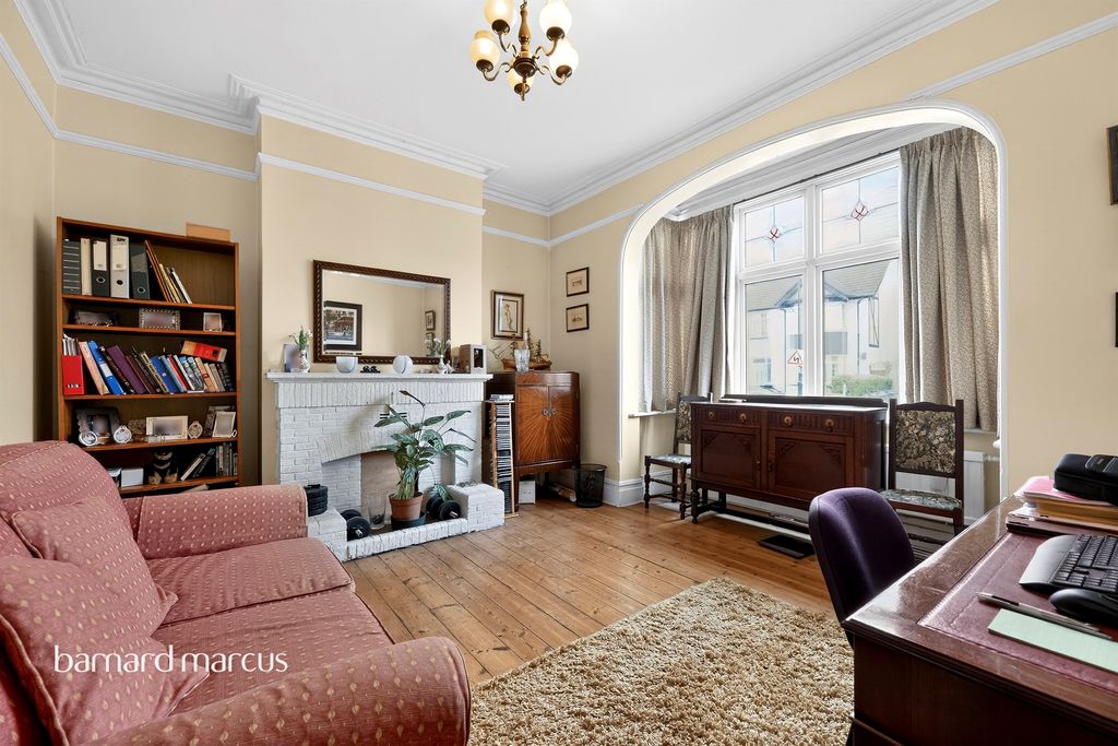 Property photo 3 of 18