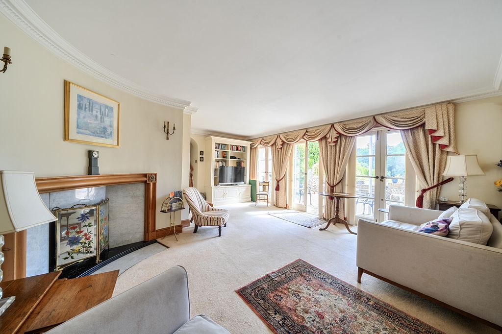 Property photo 3 of 11