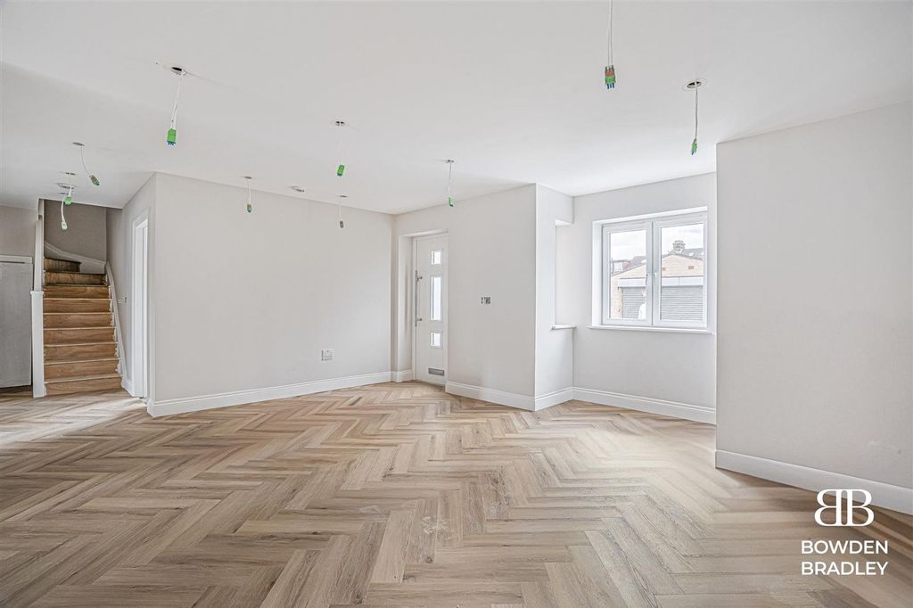 Property photo 2 of 17 Kitchen/Living Room