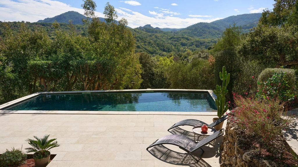 Property photo 1 of 26