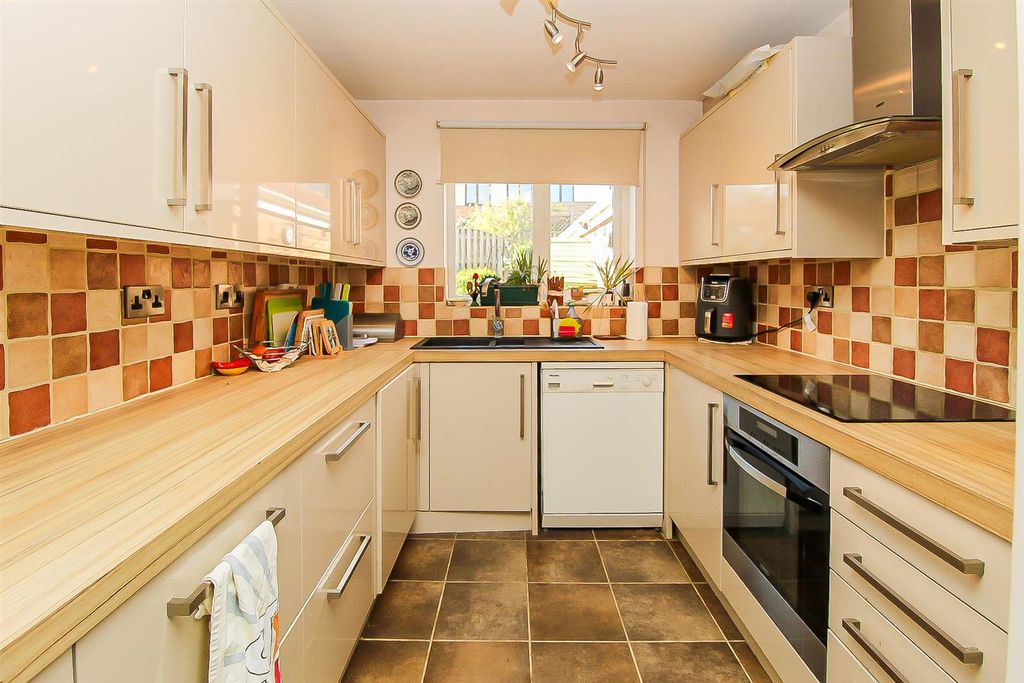 Property photo 2 of 11