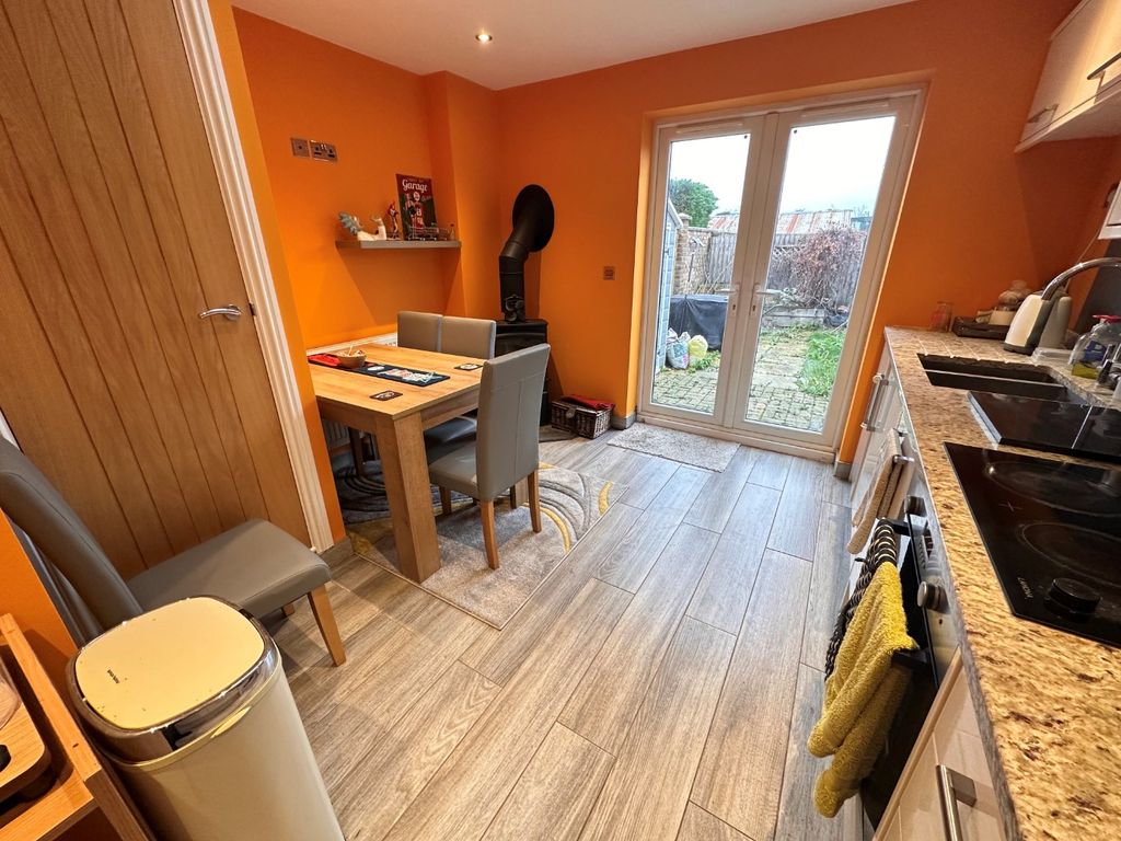 Property photo 3 of 13 4688382