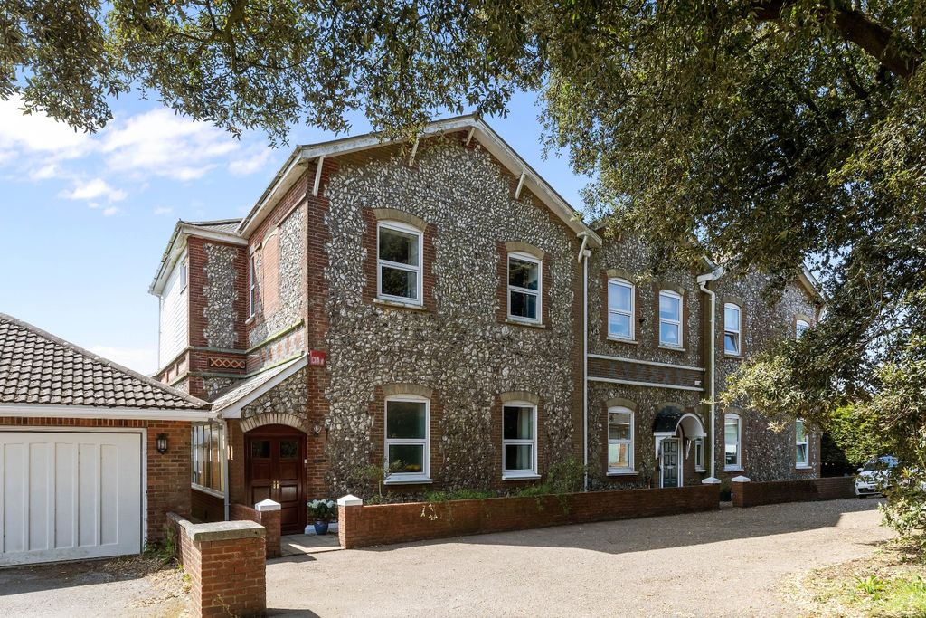 Property photo 1 of 40 4959270