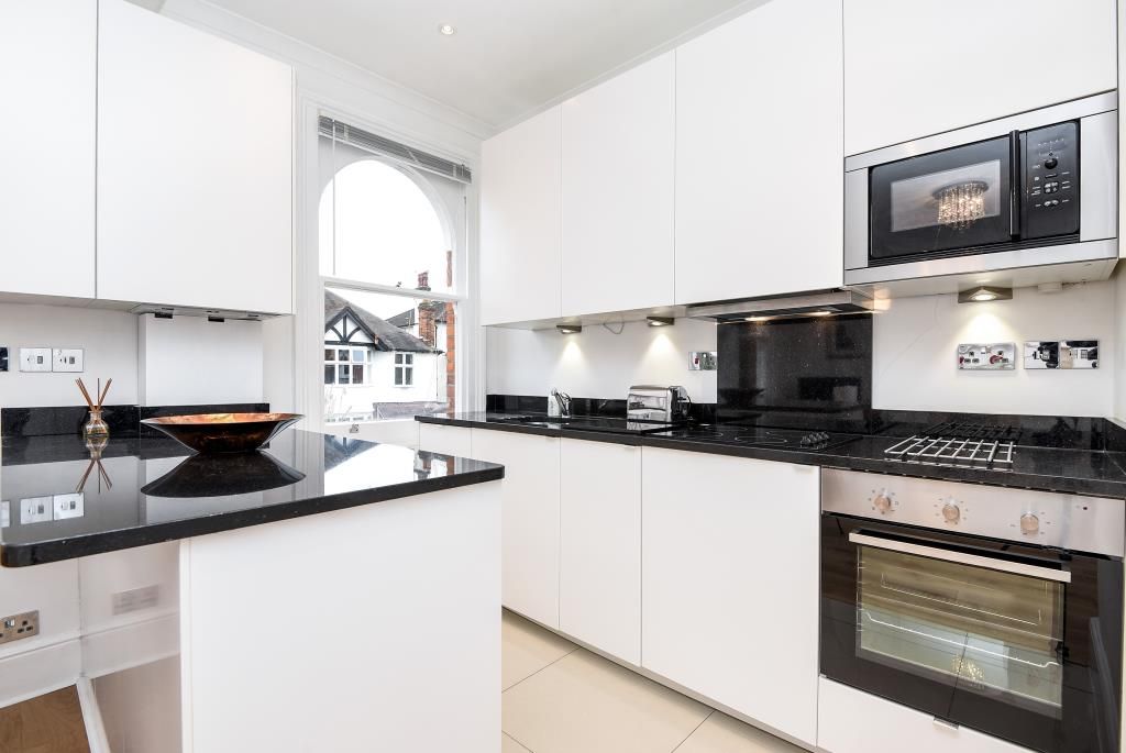 Property photo 2 of 10 Fitted Kitchen