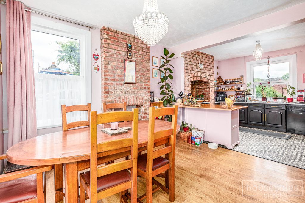 Property photo 3 of 14