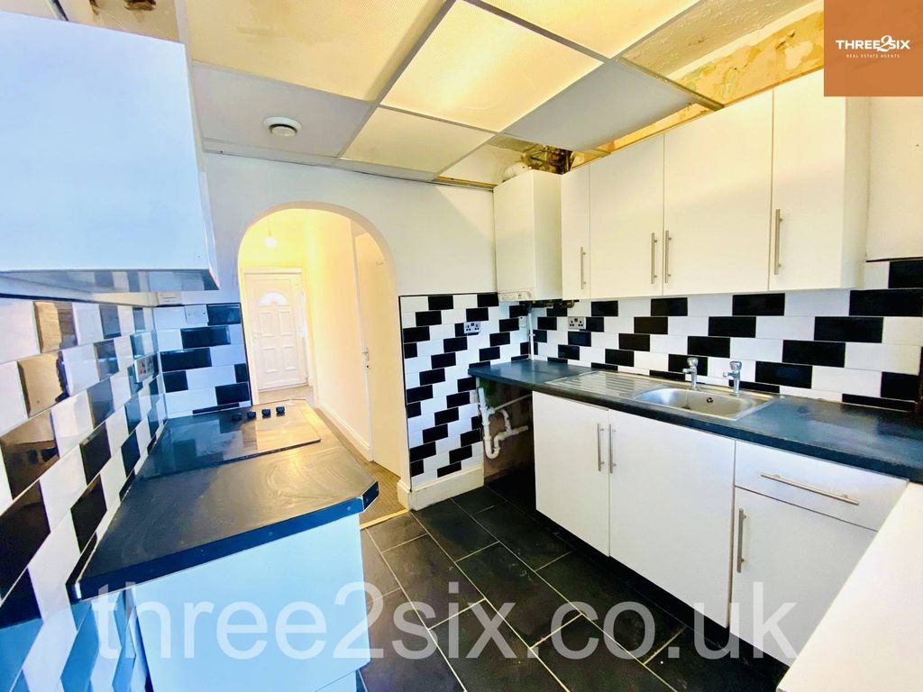 Property photo 3 of 15 Kitchen