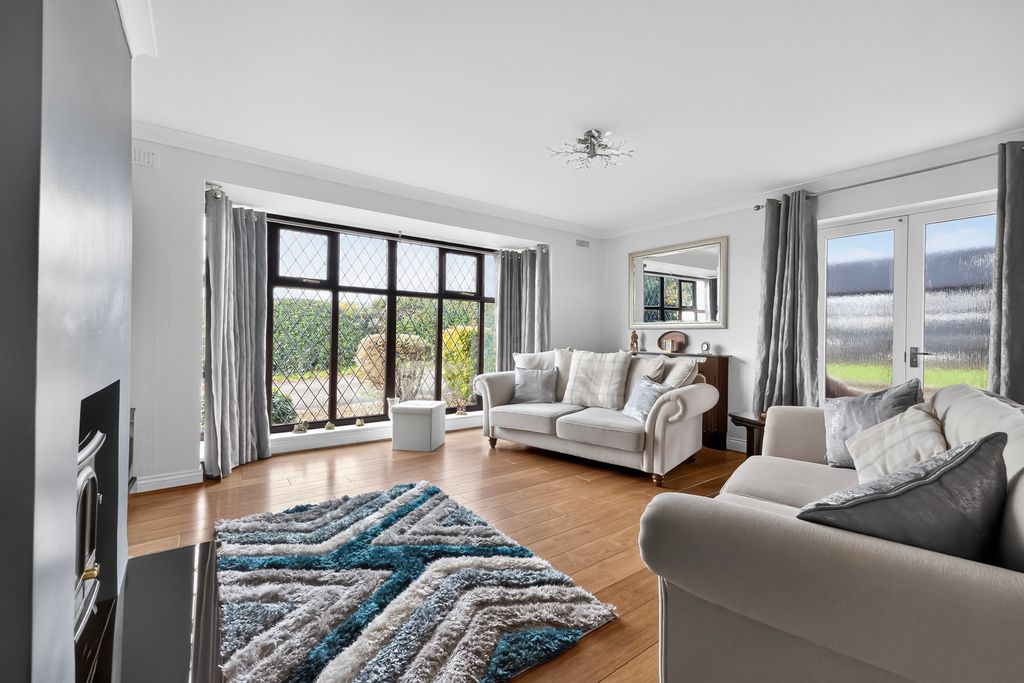 Property photo 2 of 20 Lounge