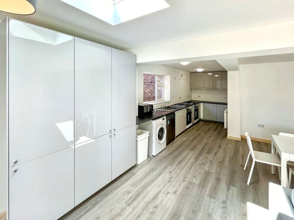 Property photo 2 of 10 Surush9A1Kchfdj5Fl8B0G (1).Jpg