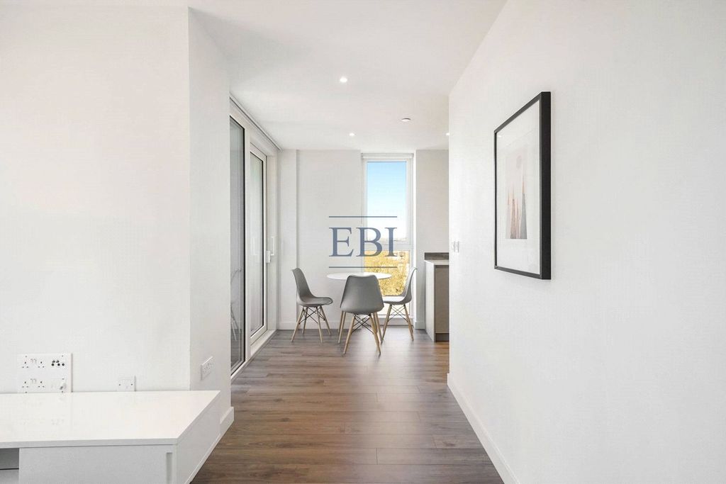 Property photo 2 of 17 Picture No. 15