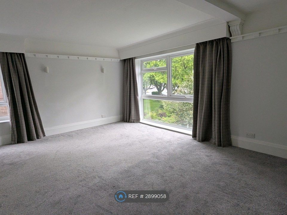 Property photo 3 of 8 Lounge