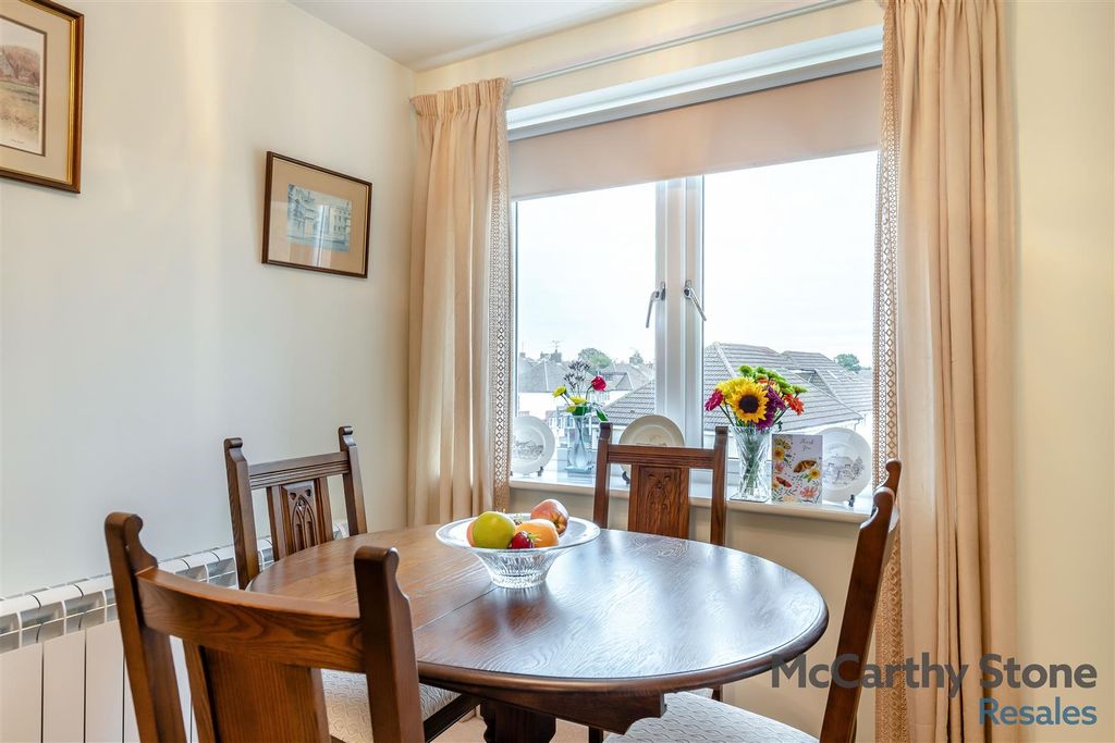 Property photo 3 of 19 8667770-Interior02.Jpg