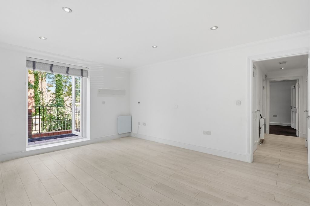 Property photo 3 of 14 5230284