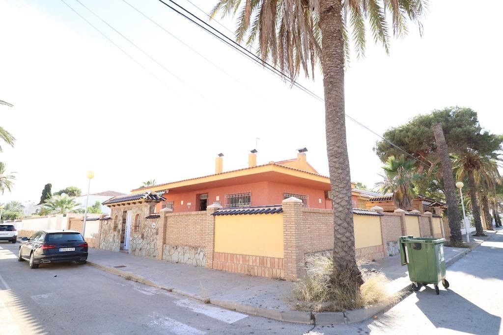 Property photo 2 of 31