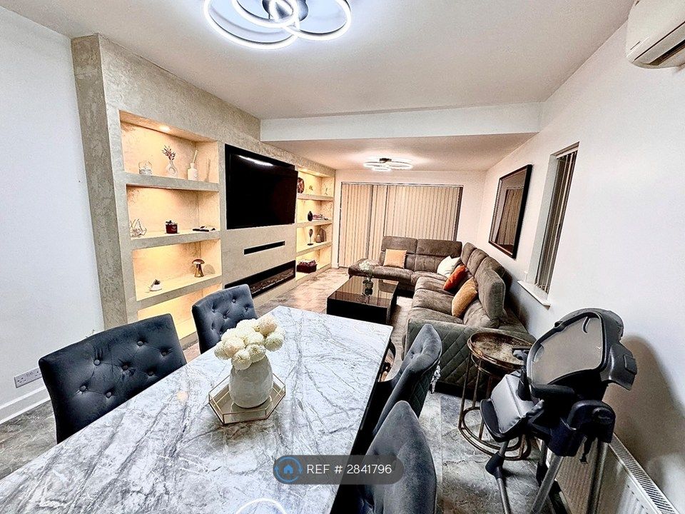 Property photo 2 of 35